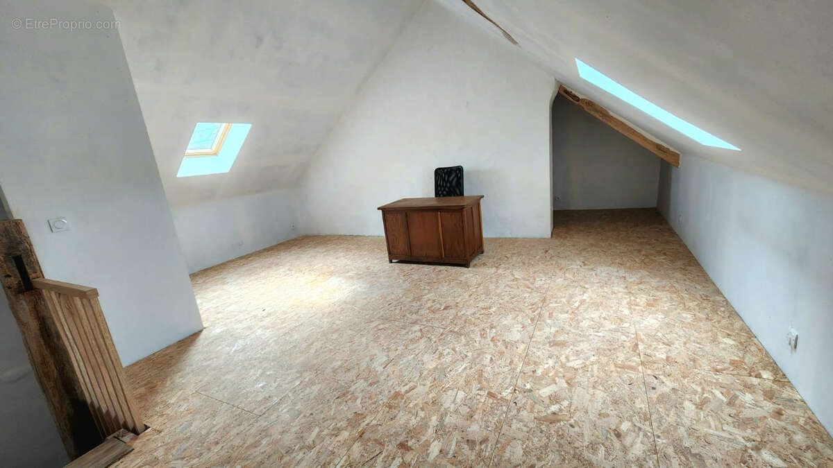 Maison à SAINT-CYR-SUR-MORIN