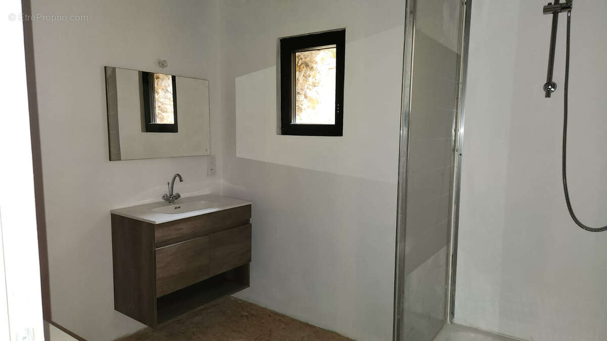 Maison à SAINT-CYR-SUR-MORIN