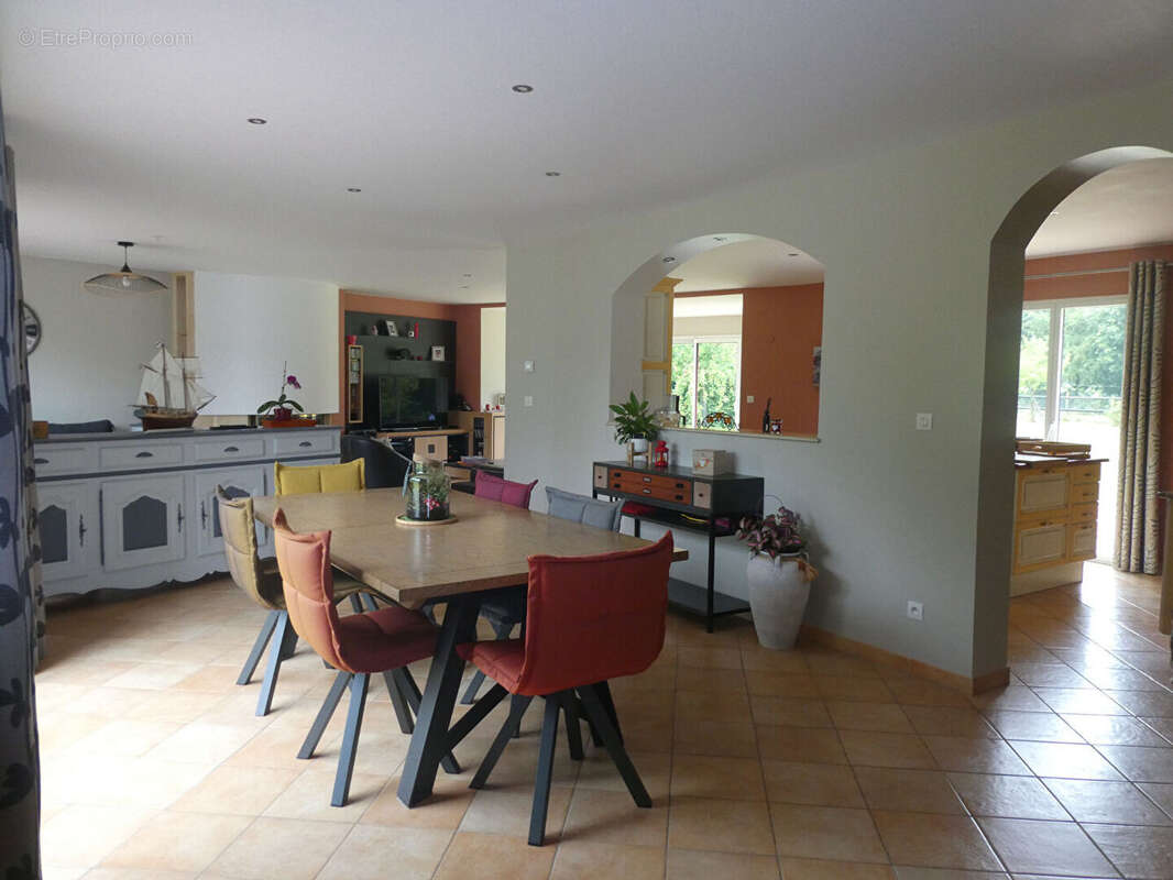 Maison à CORMEILLES