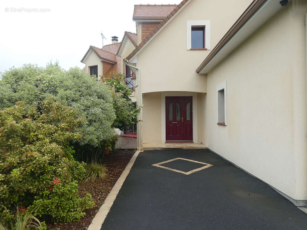 Maison à CORMEILLES