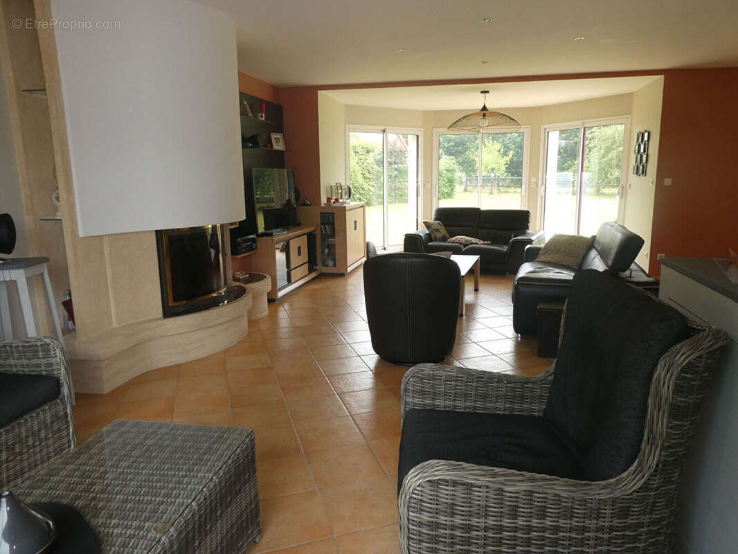 Maison à CORMEILLES