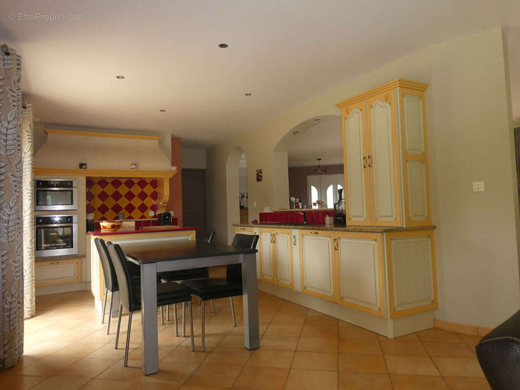 Maison à CORMEILLES