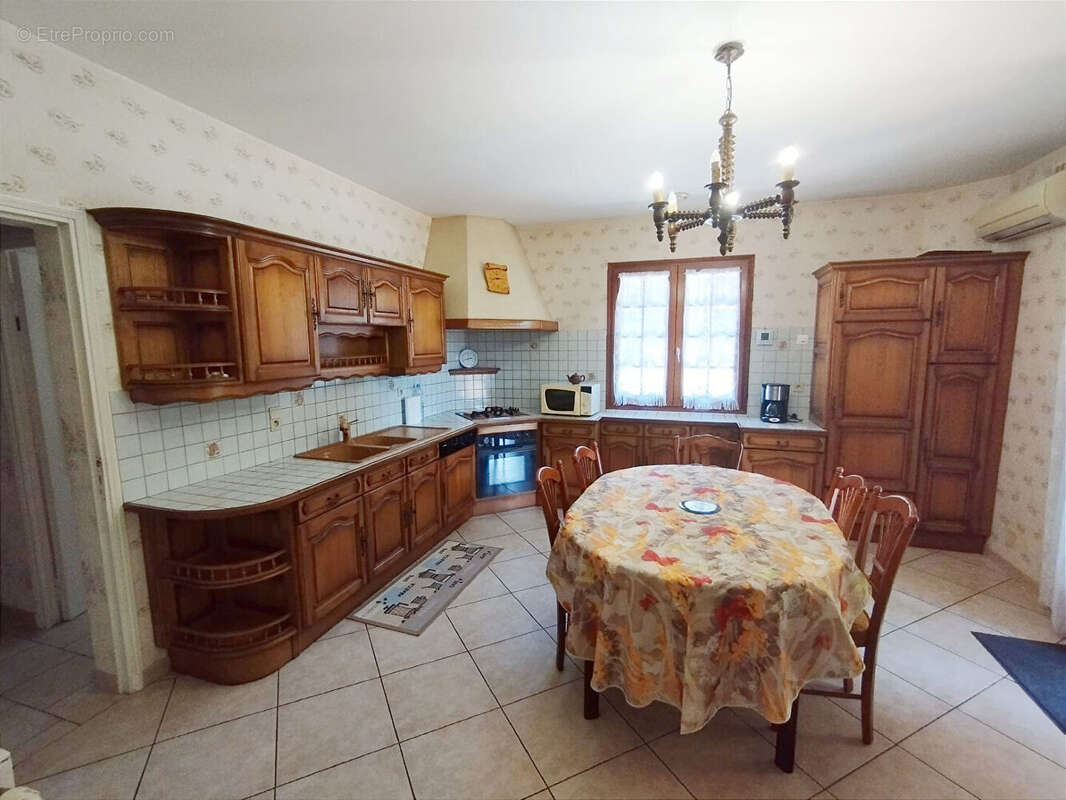 Maison à SAINT-SEURIN-DE-PRATS