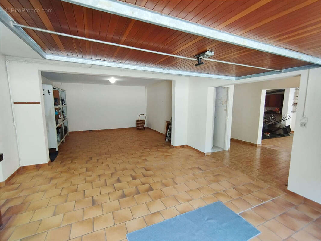 Maison à SAINT-SEURIN-DE-PRATS