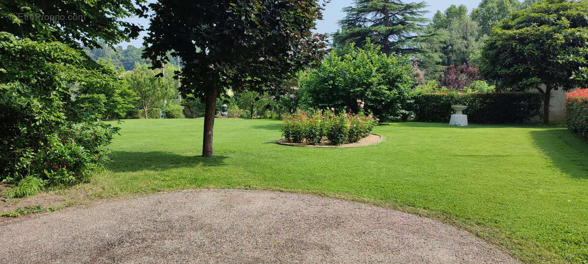 Maison à SAINT-SEURIN-DE-PRATS