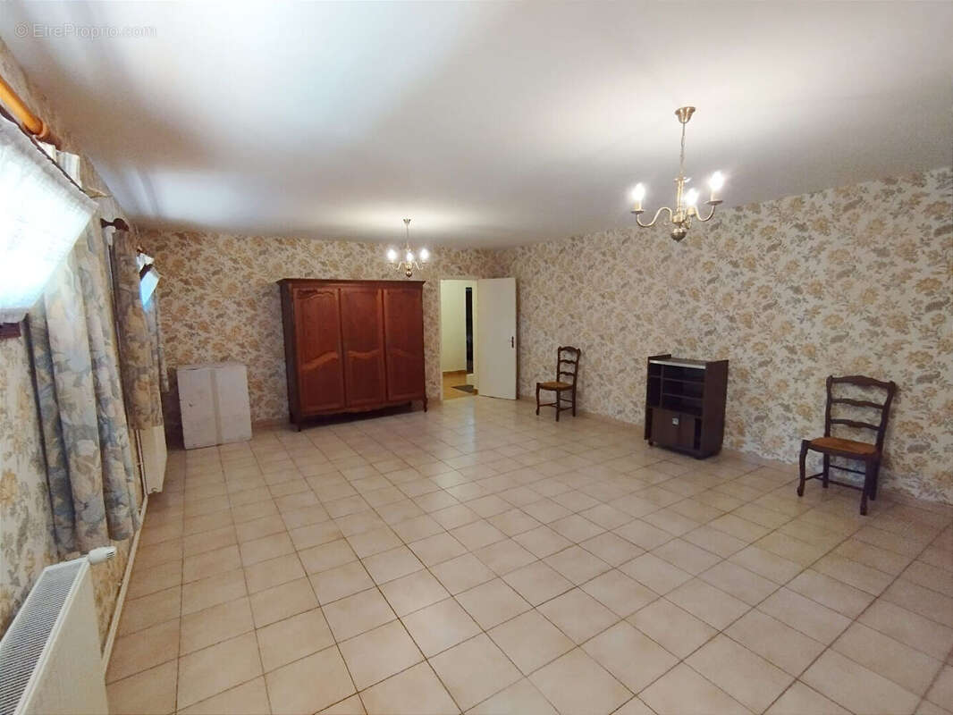 Maison à SAINT-SEURIN-DE-PRATS