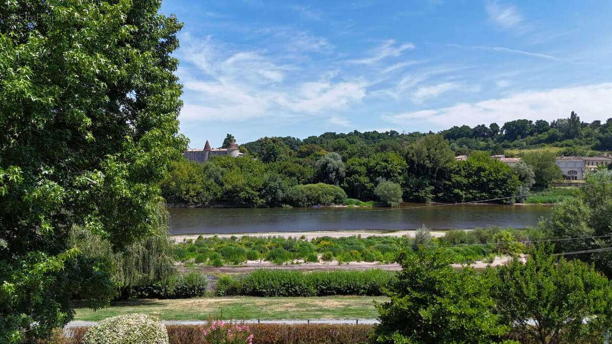 Maison à SAINT-SEURIN-DE-PRATS