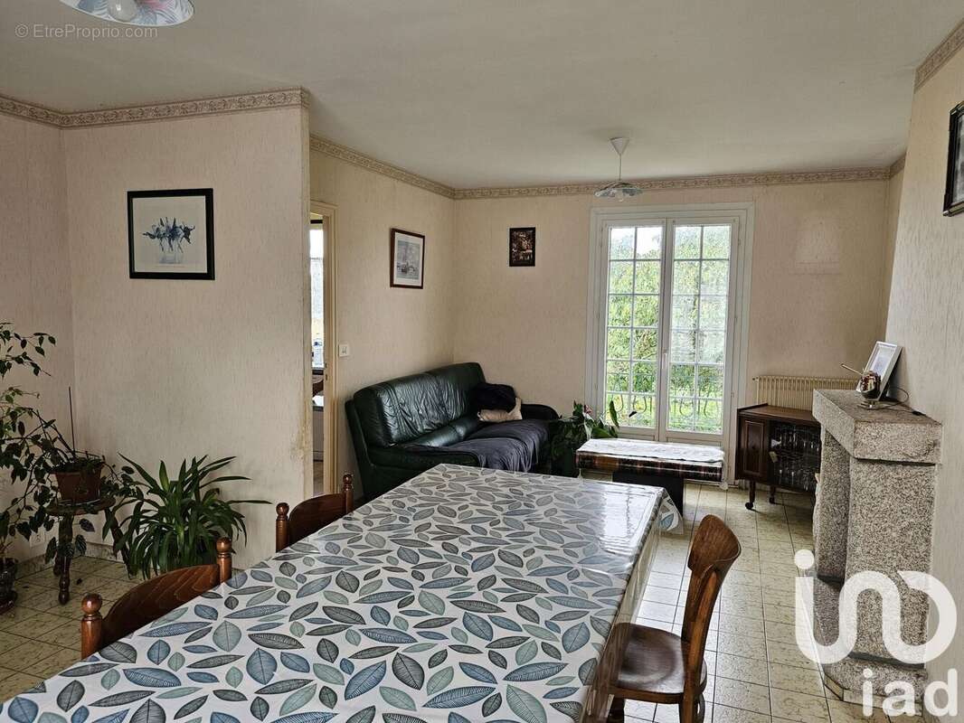 Photo 3 - Maison à SAINT-BROLADRE