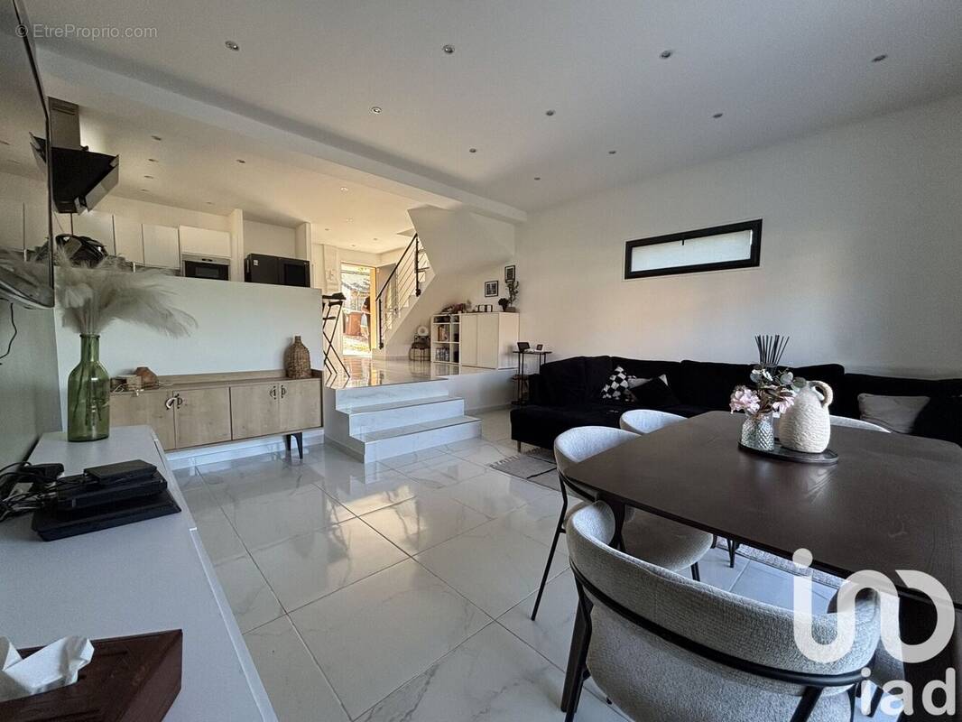 Photo 1 - Appartement à SAINTRY-SUR-SEINE