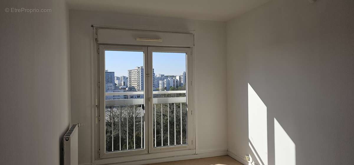 Chambre 1 - Appartement à VITRY-SUR-SEINE