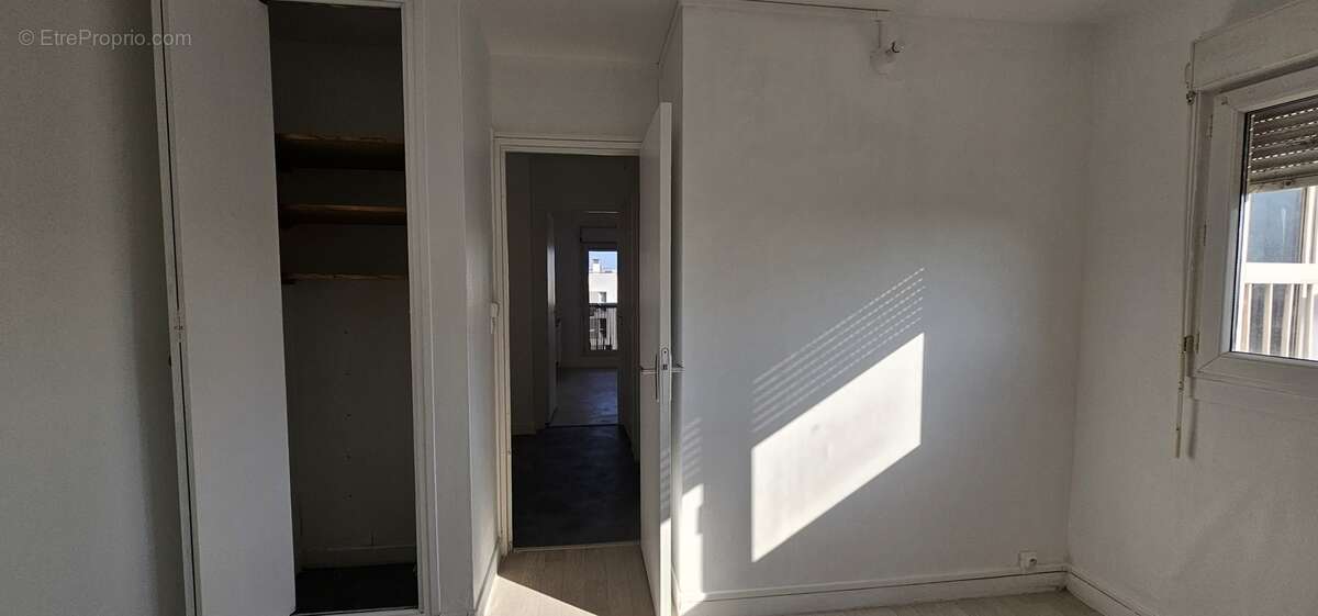 Chambre 2 - Appartement à VITRY-SUR-SEINE