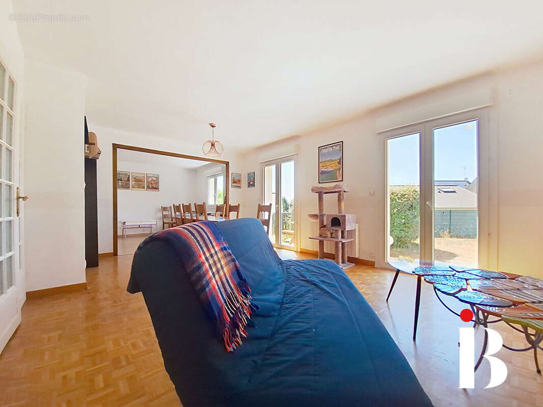 Maison à SAINT-ETIENNE-DE-MONTLUC