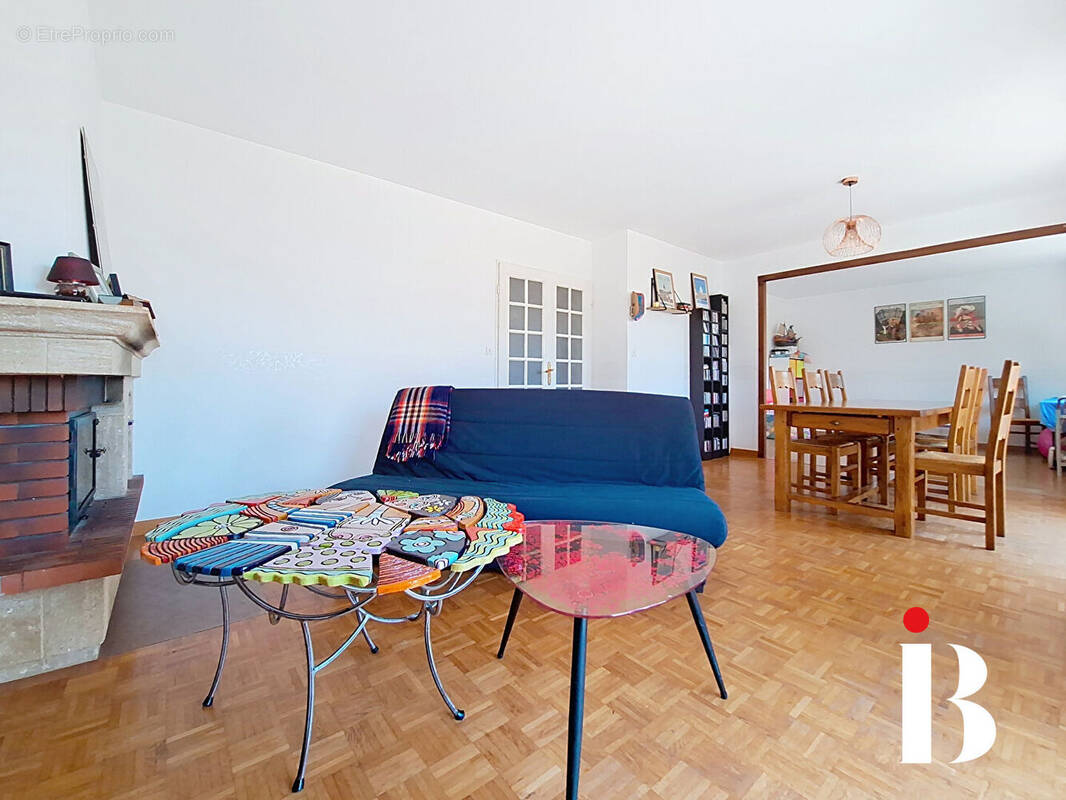 Maison à SAINT-ETIENNE-DE-MONTLUC