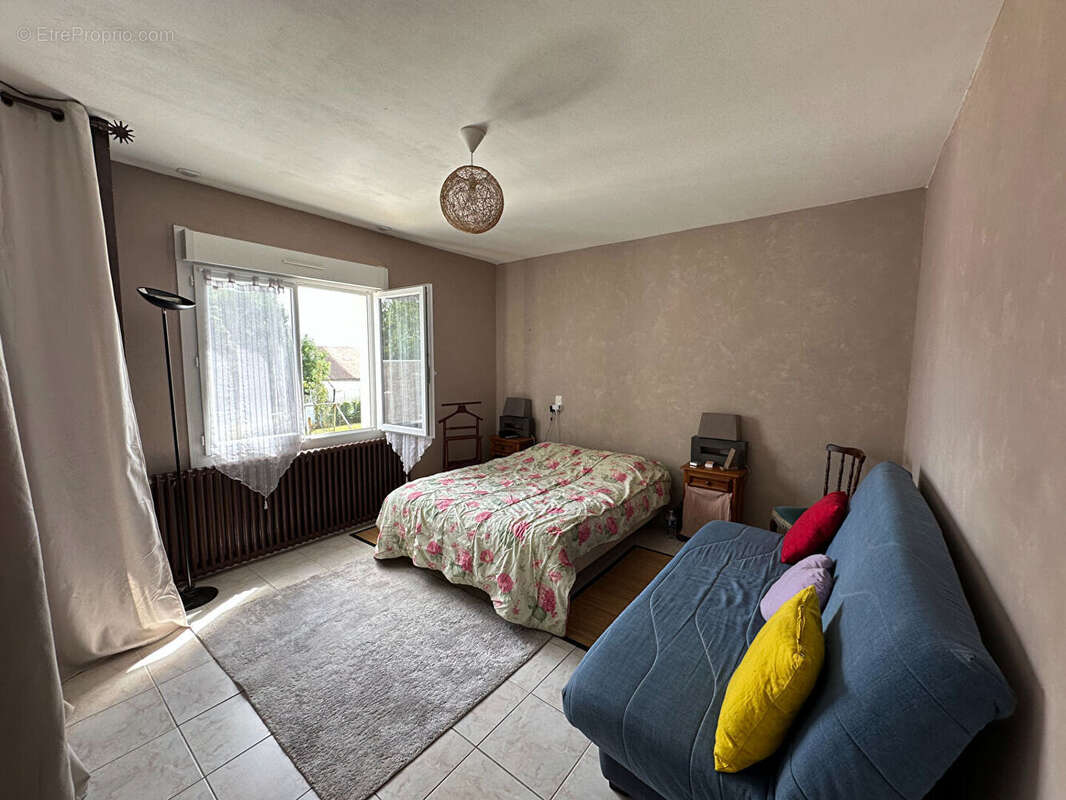 Maison à CHAVAGNES-LES-REDOUX