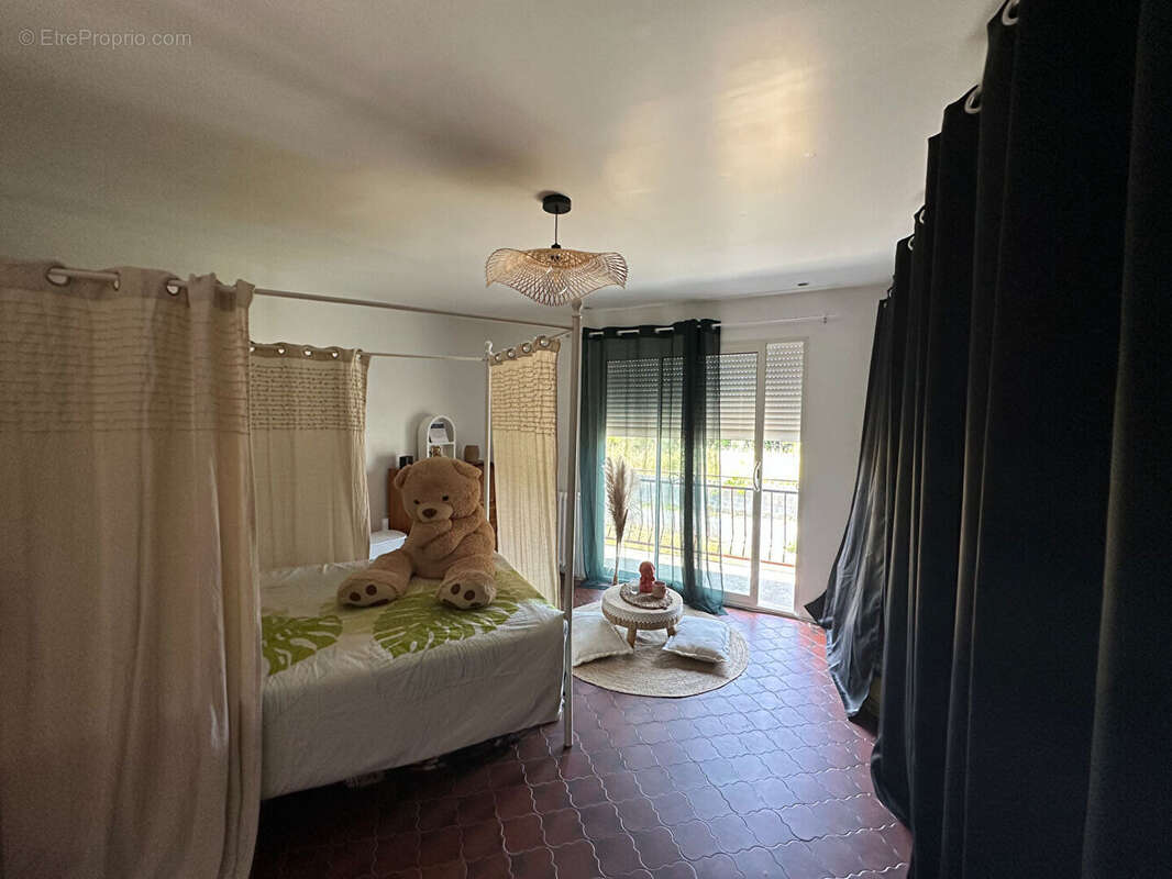 Maison à CHAVAGNES-LES-REDOUX