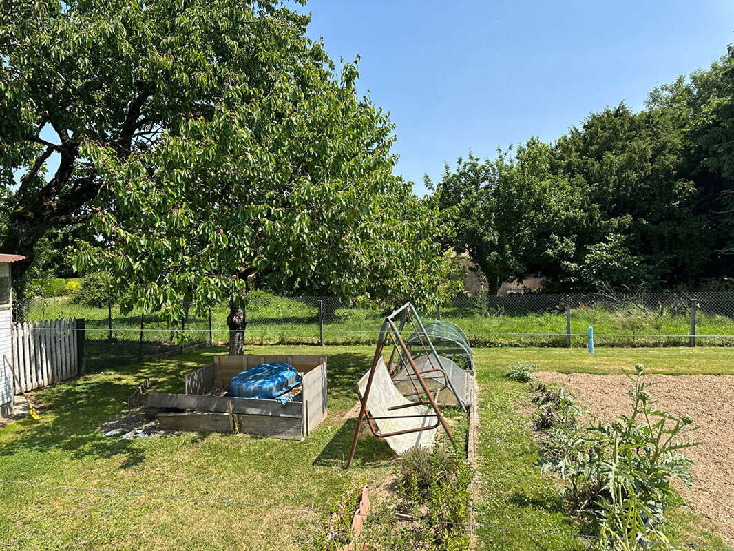 Maison à CHAVAGNES-LES-REDOUX