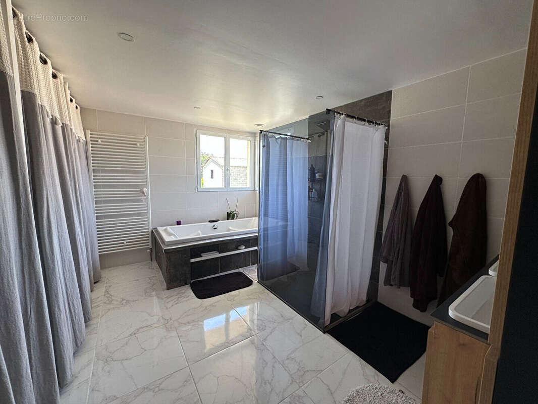 Maison à CHAVAGNES-LES-REDOUX