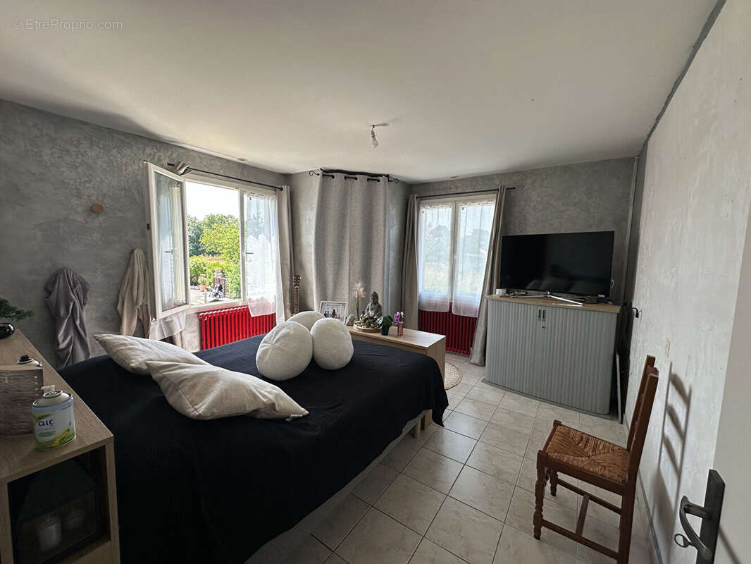 Maison à CHAVAGNES-LES-REDOUX