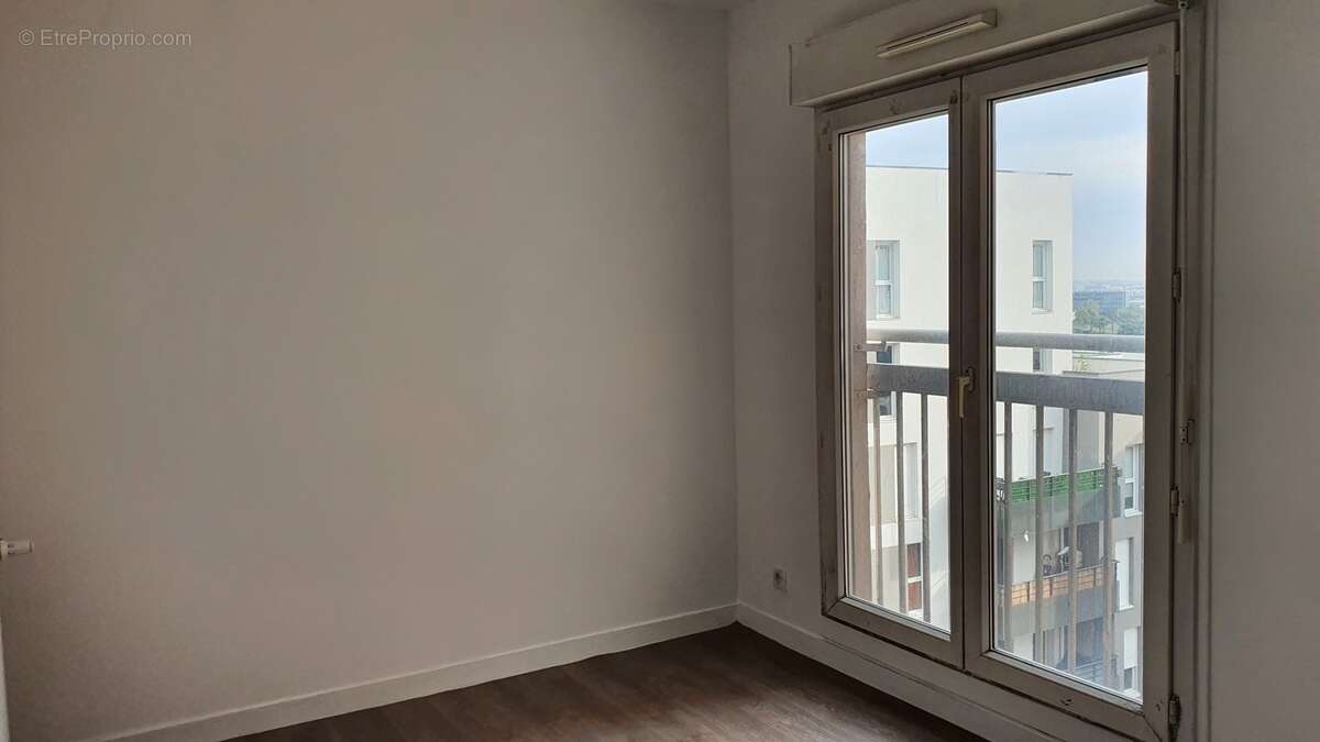 Chambre 1 - Appartement à VITRY-SUR-SEINE