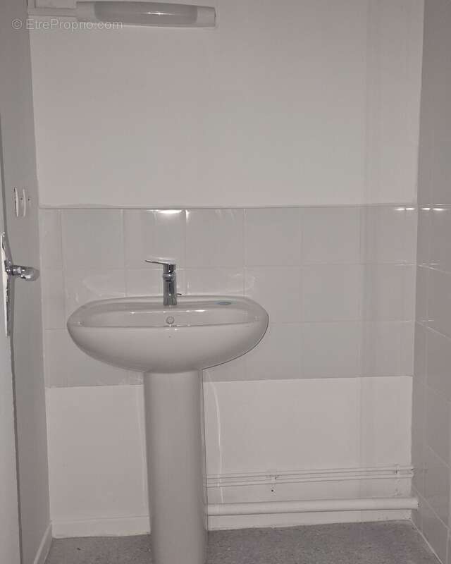 Salle d&#039;eau - Appartement à VITRY-SUR-SEINE