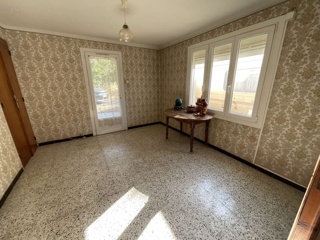 Maison à LE PUY-SAINTE-REPARADE