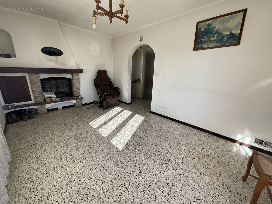 Maison à LE PUY-SAINTE-REPARADE