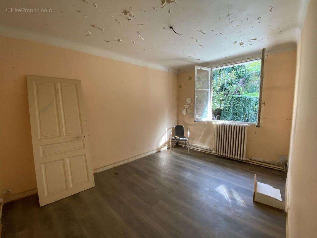 Commerce à TERRASSON-LAVILLEDIEU