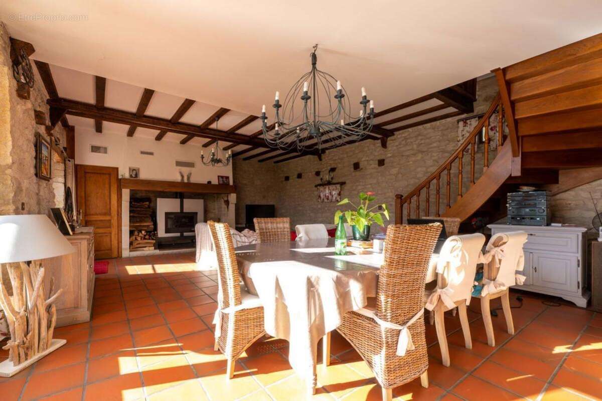 Maison à GINOUILLAC