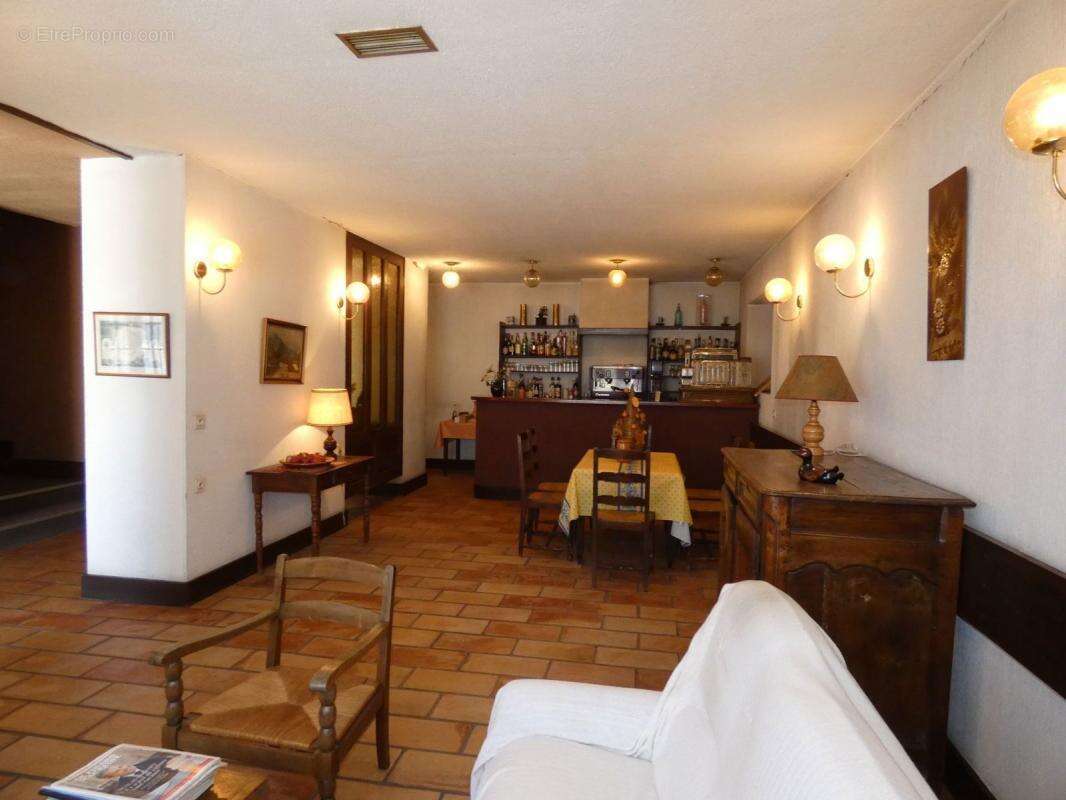 Commerce à CRESSENSAC