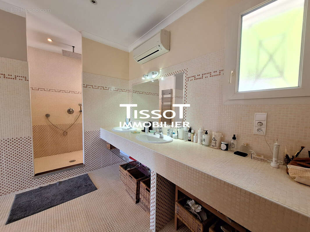 Maison à BELLEGARDE