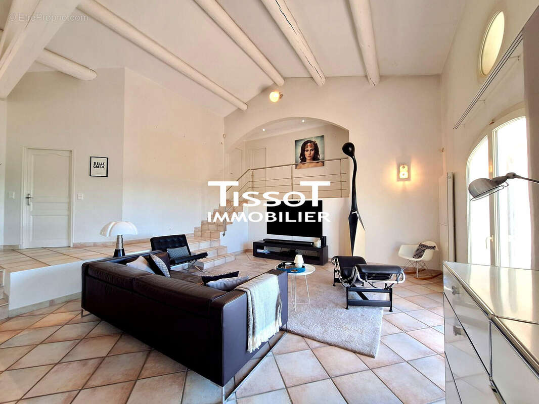 Maison à BELLEGARDE