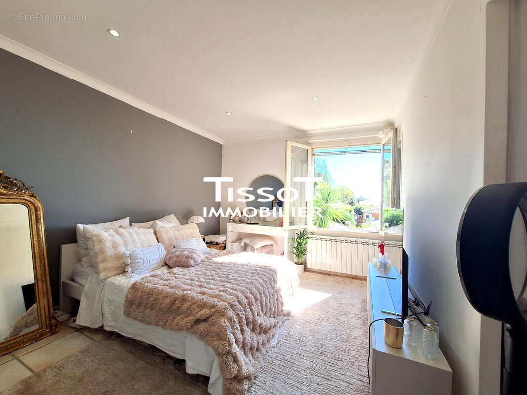 Maison à BELLEGARDE