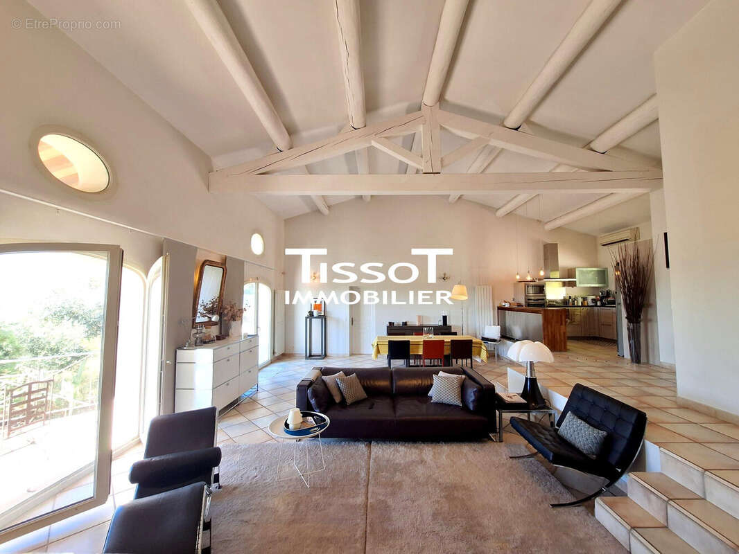 Maison à BELLEGARDE