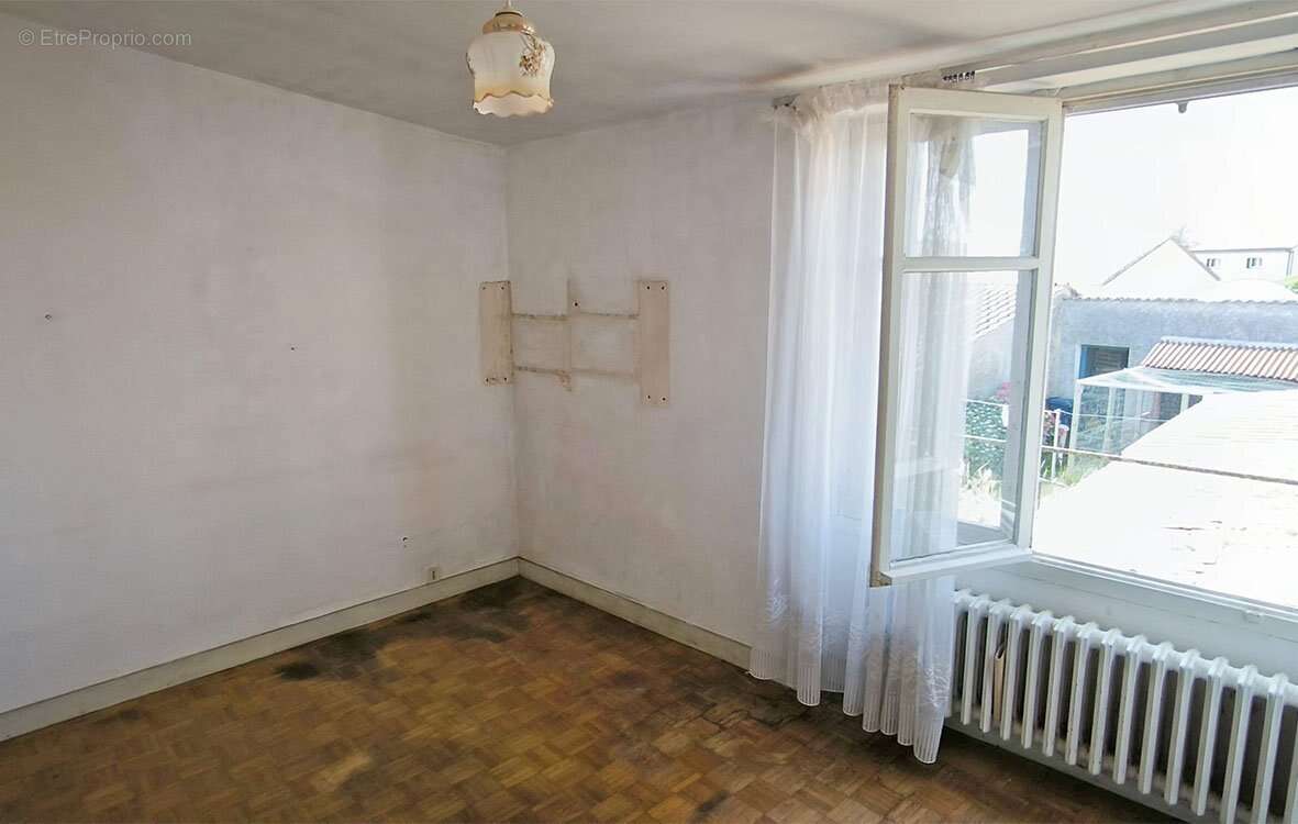 Maison à LA VARENNE