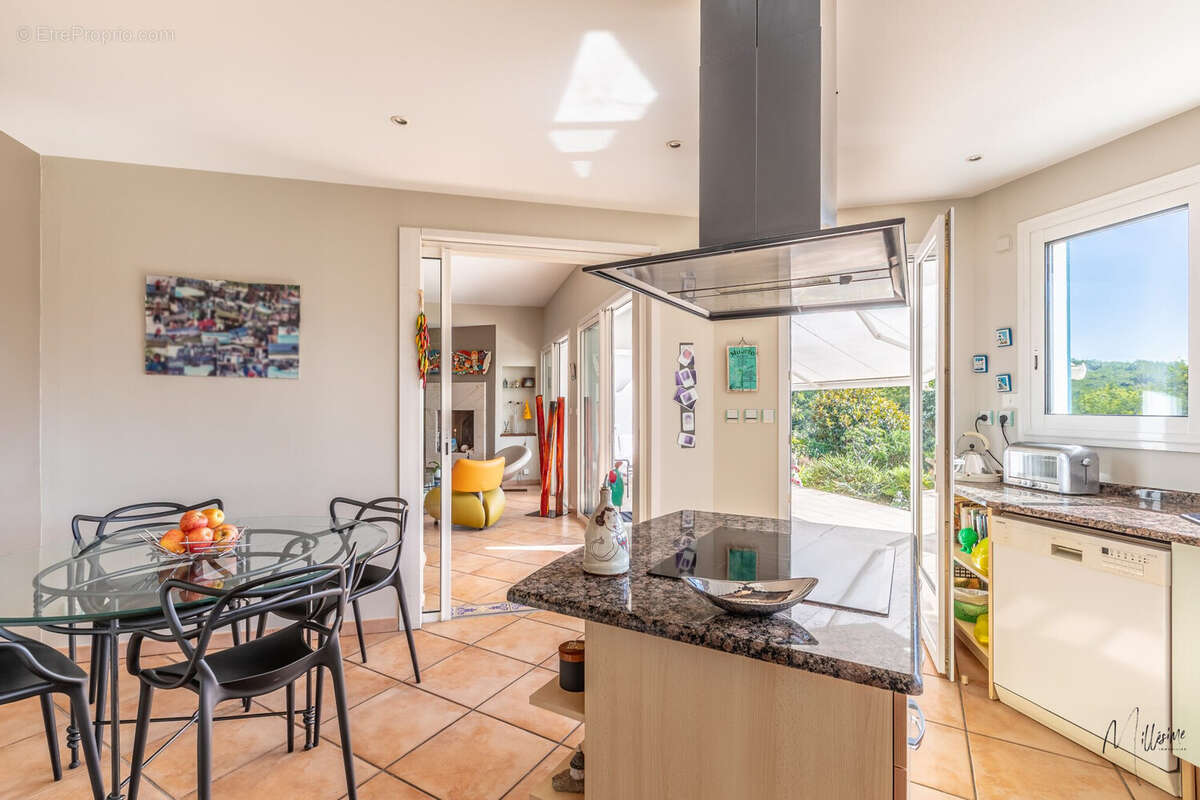 Maison à BASSUSSARRY