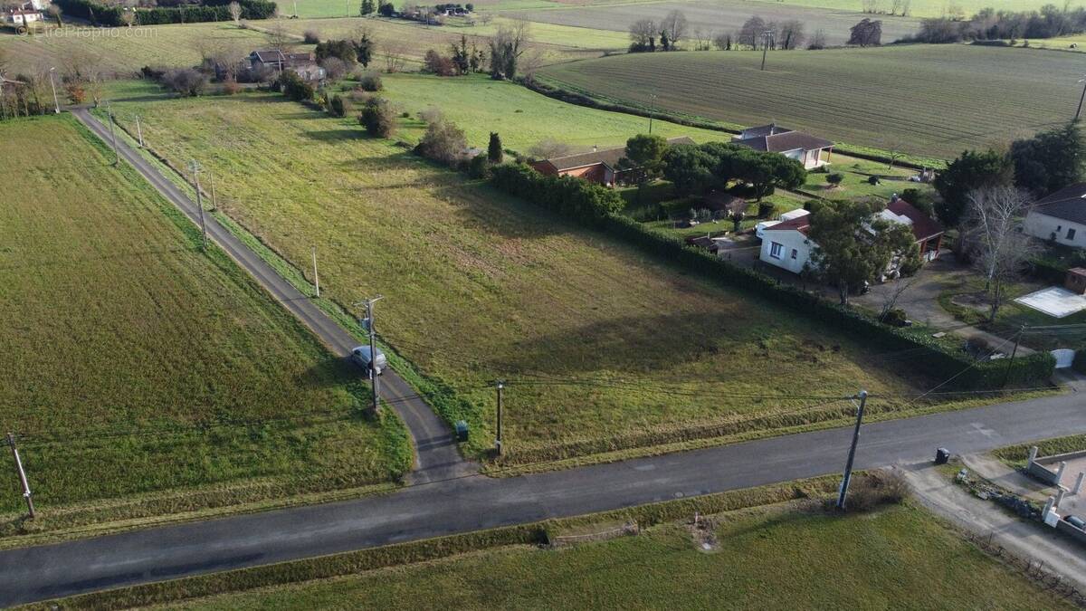 Terrain à MAZERES