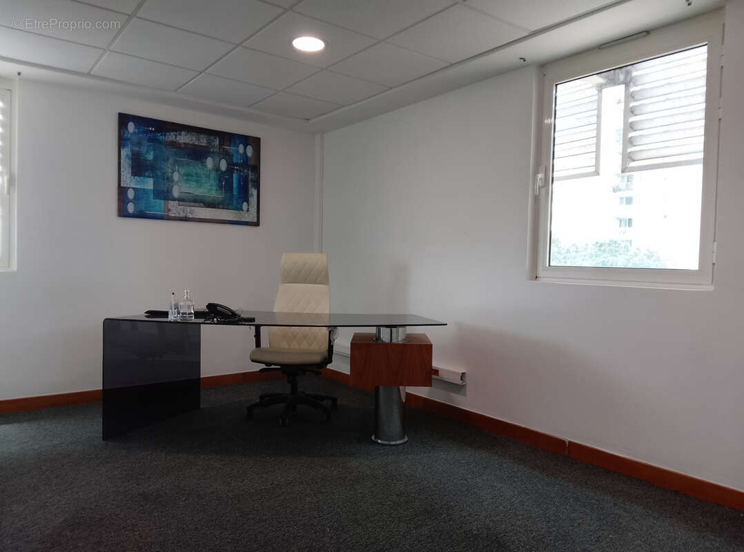 Commerce à POINTE-A-PITRE