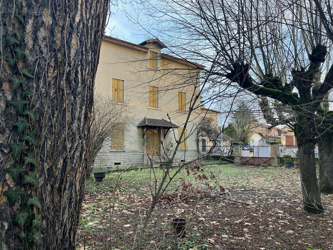 Appartement à GREZIEU-LA-VARENNE