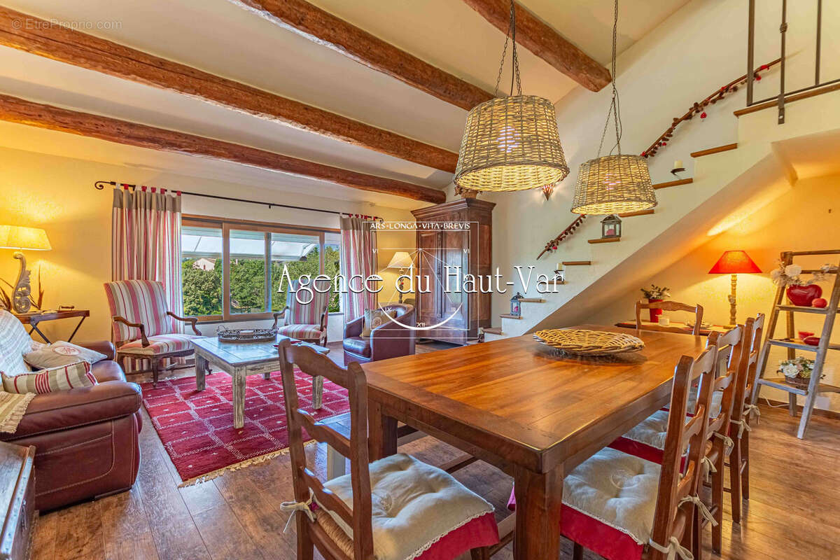 Maison à BAGNOLS-EN-FORET