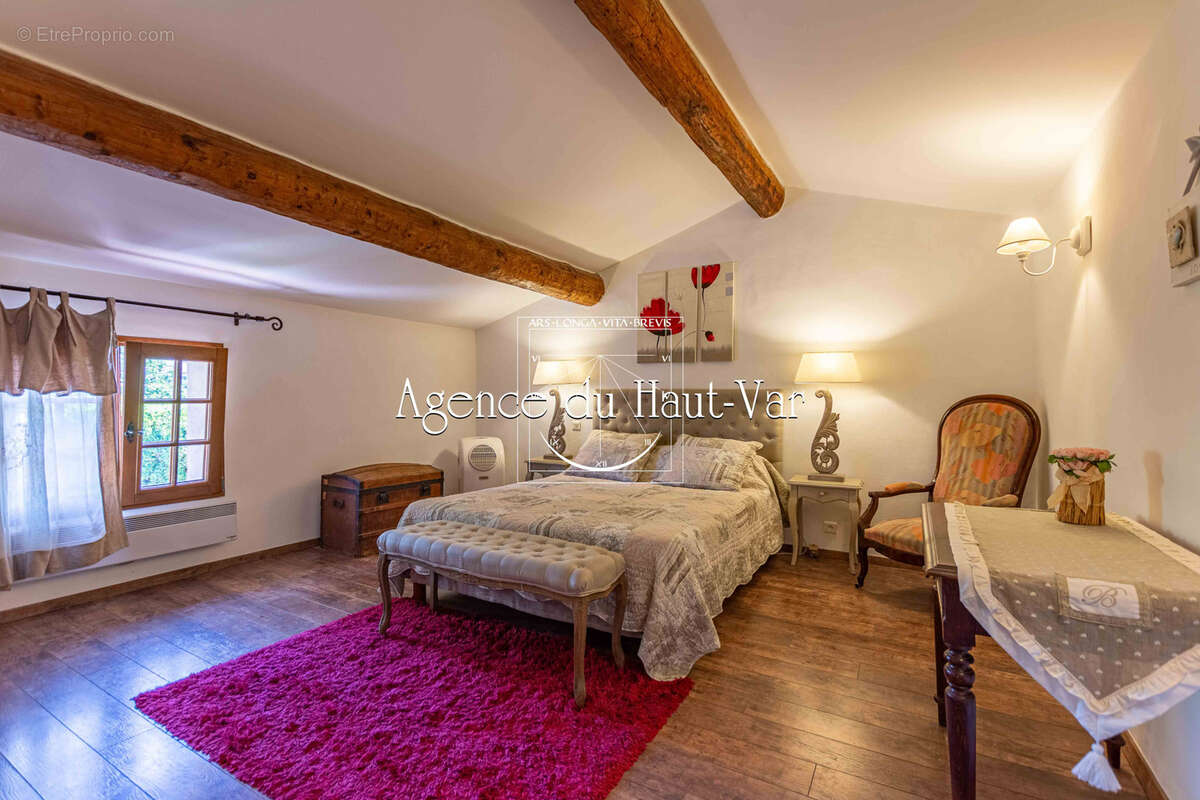 Maison à BAGNOLS-EN-FORET