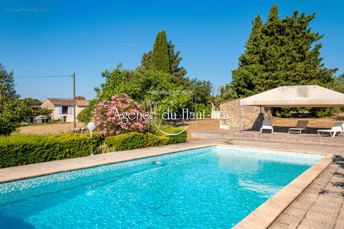 Maison à BAGNOLS-EN-FORET