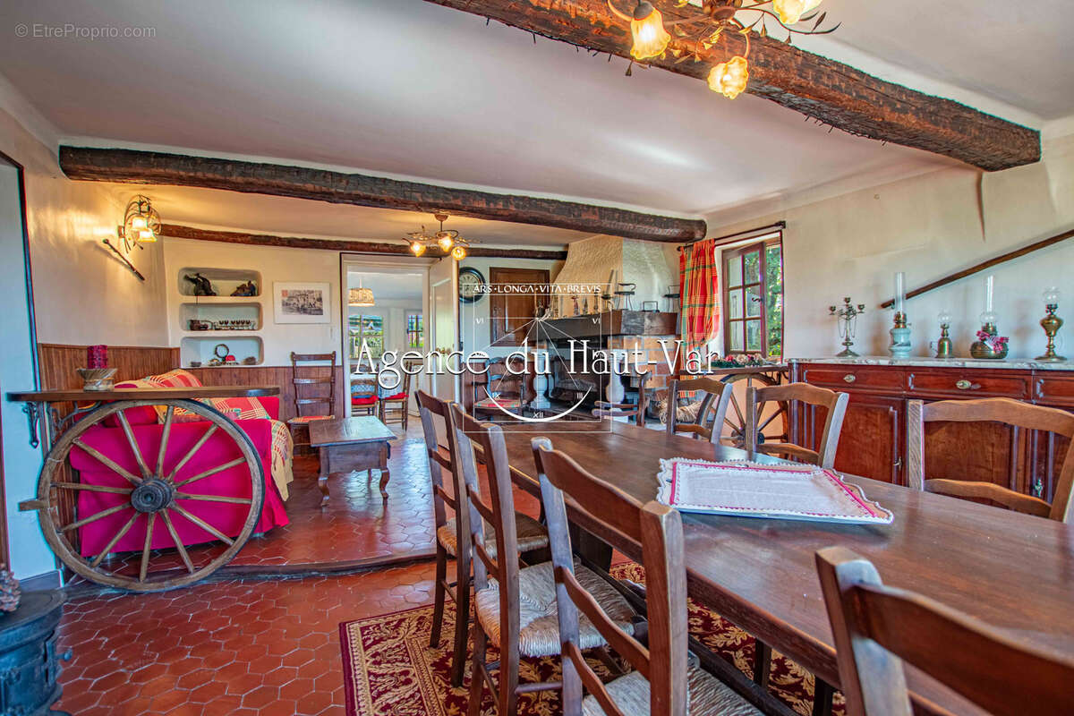 Maison à BAGNOLS-EN-FORET