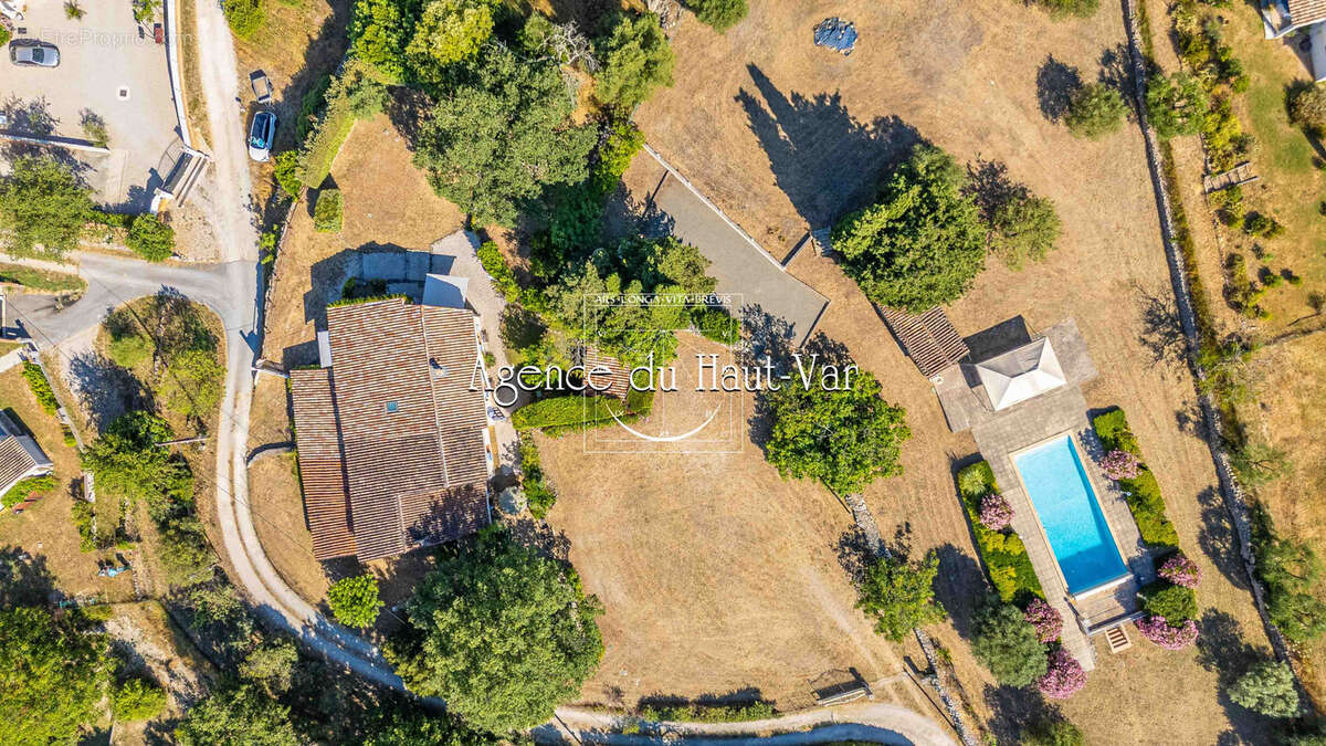 Maison à BAGNOLS-EN-FORET