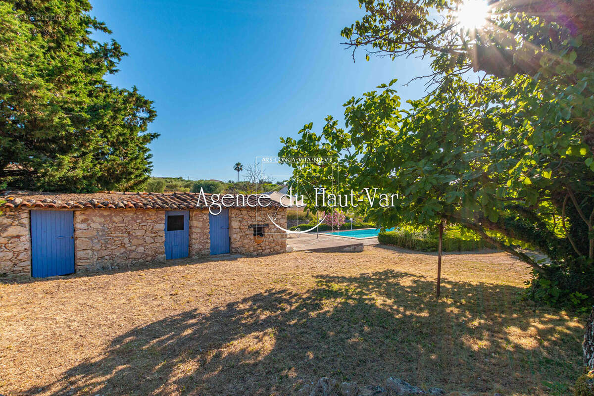 Maison à BAGNOLS-EN-FORET