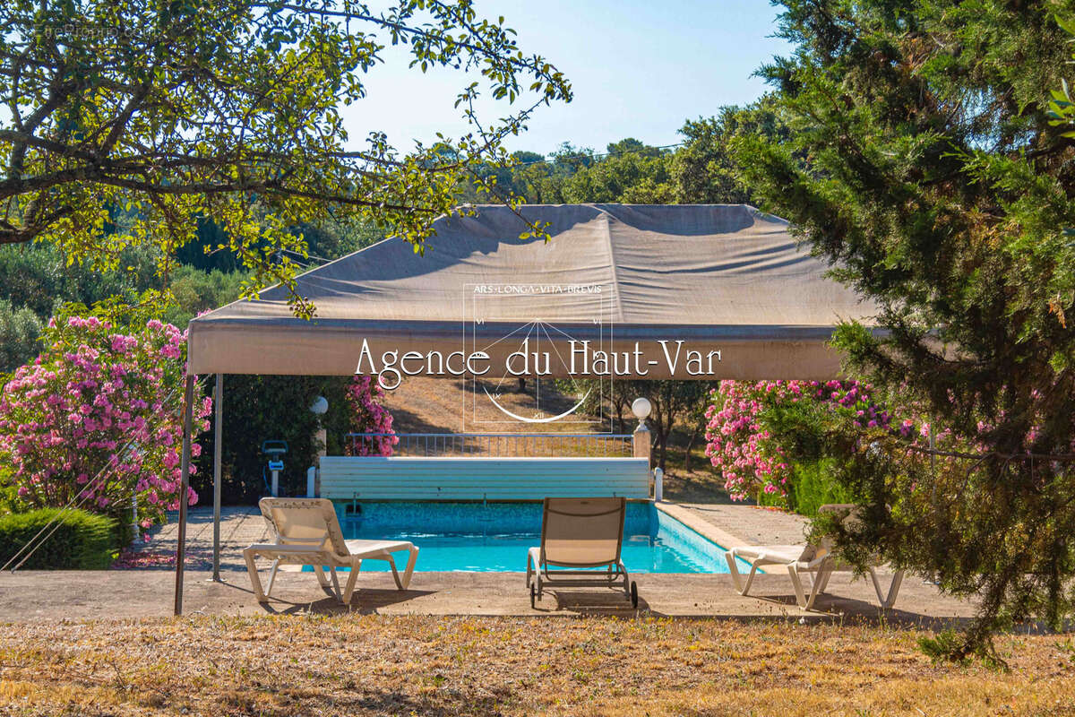 Maison à BAGNOLS-EN-FORET