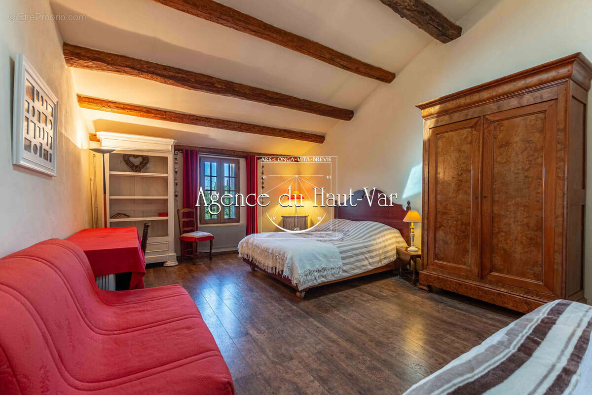 Maison à BAGNOLS-EN-FORET