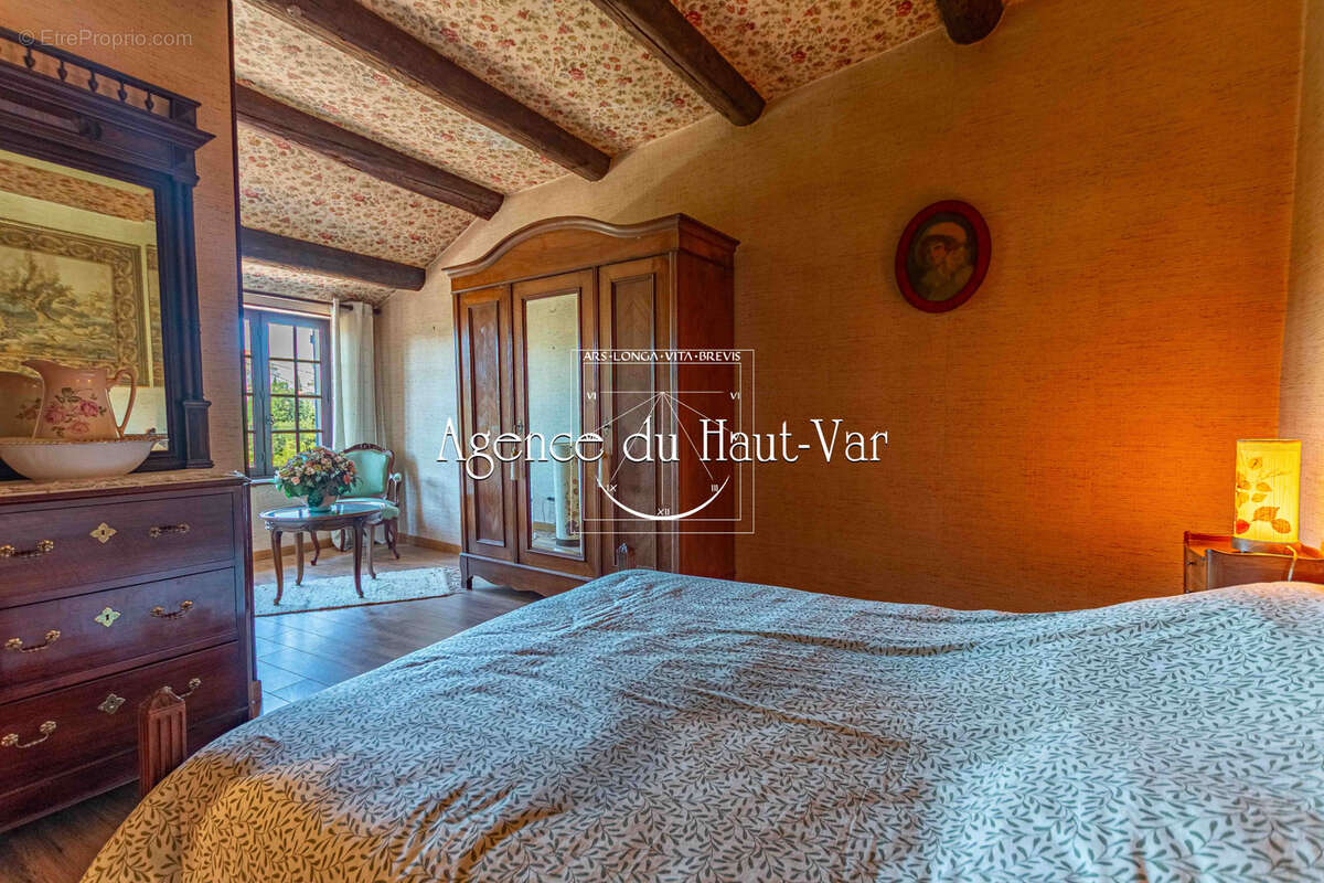 Maison à BAGNOLS-EN-FORET