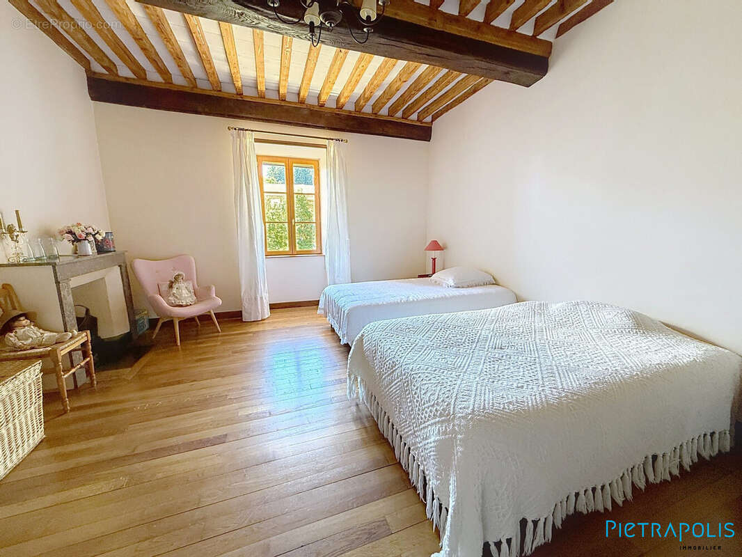 Maison à SAINT-BONNET-LE-TRONCY