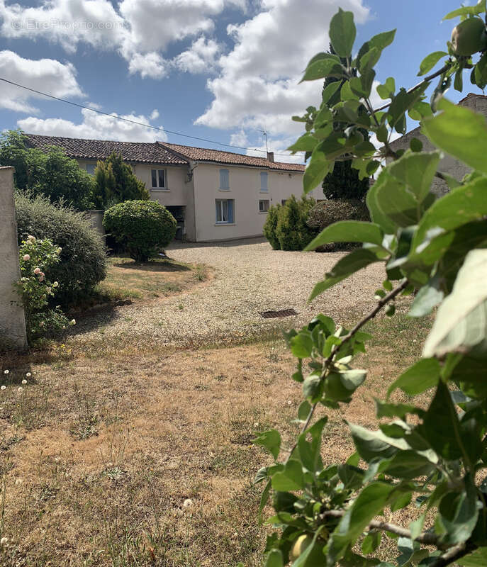 Maison à FONTAINE-CHALENDRAY