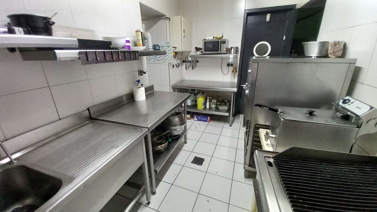 Commerce à LAMALOU-LES-BAINS